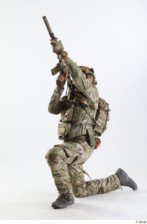 Photos Frankie Perry Army USA Recon - Poses kneeling shooting…